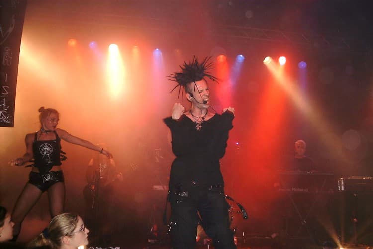 The Crüxshadows