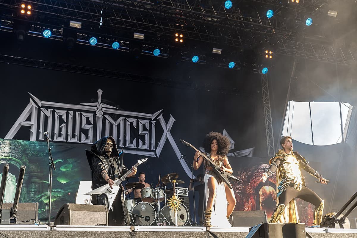 Angus McSix