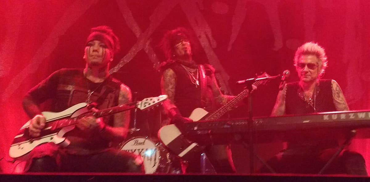 Sixx:A.M.