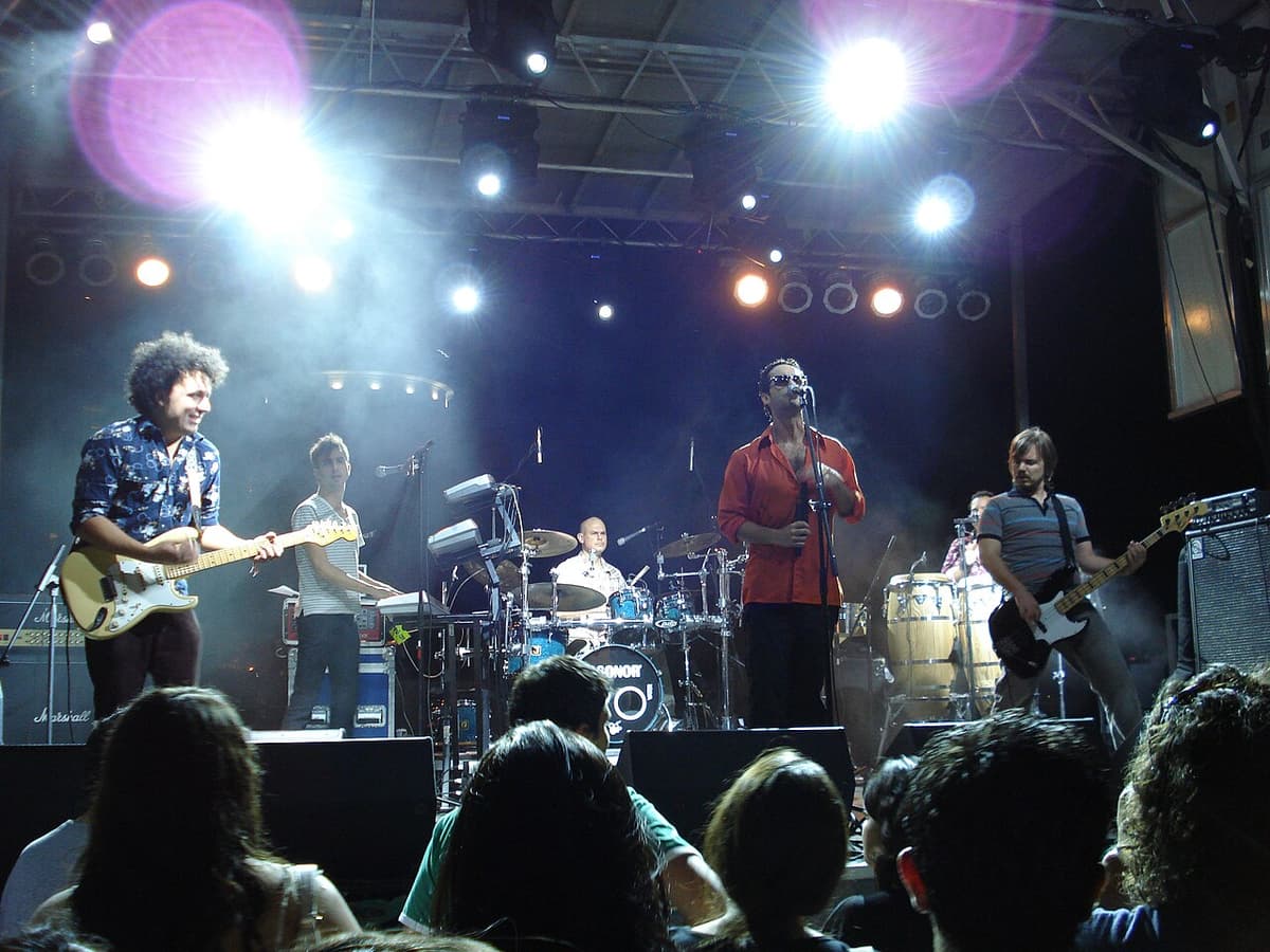 Los Amigos Invisibles