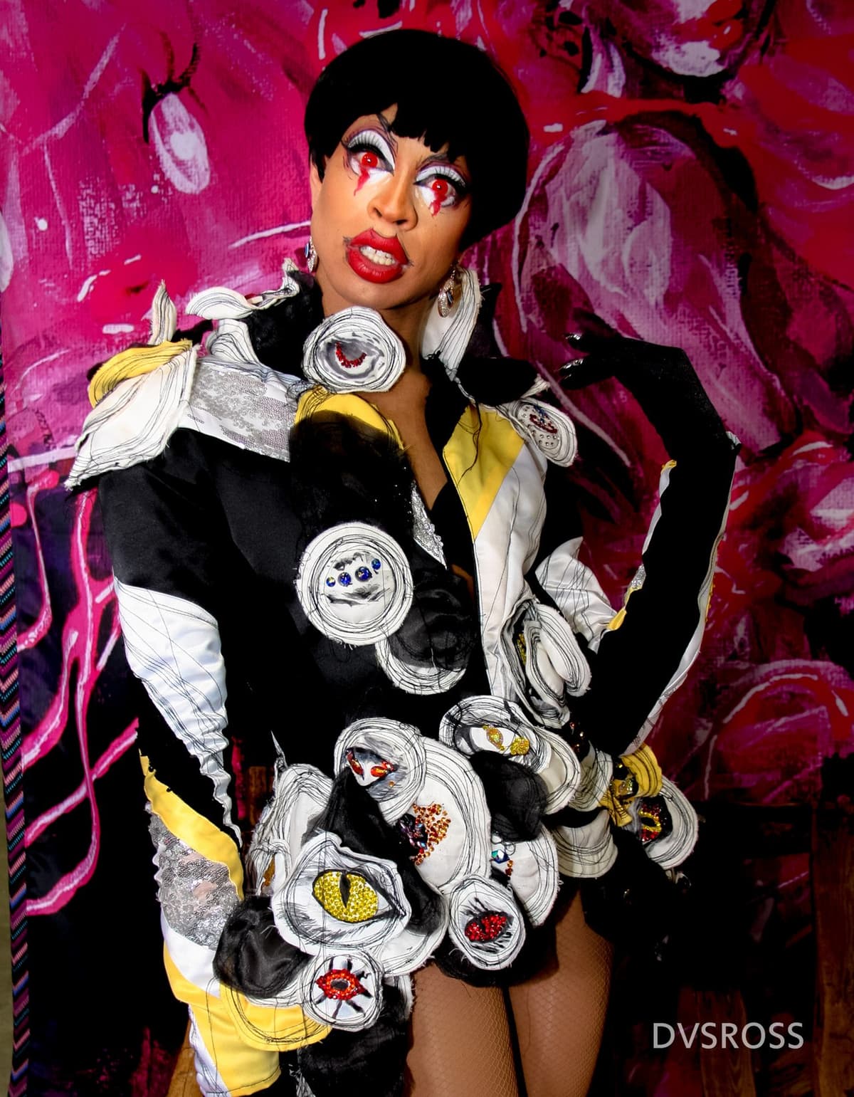 Yvie Oddly