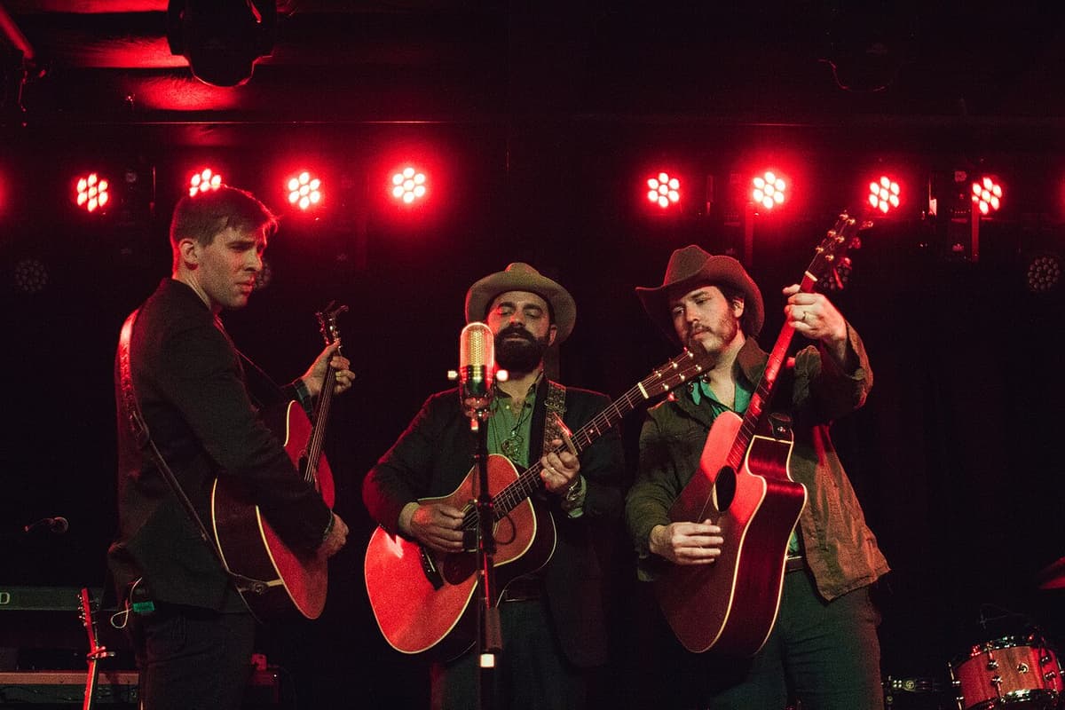 Drew Holcomb & the Neighbors