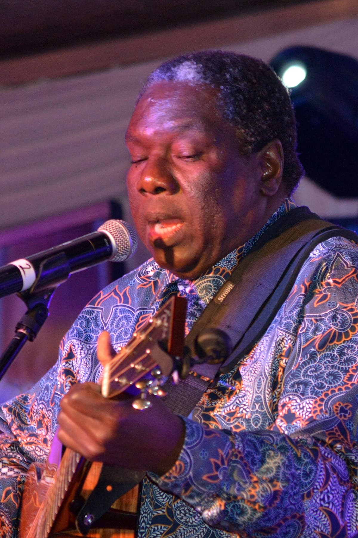 Vusi Mahlasela
