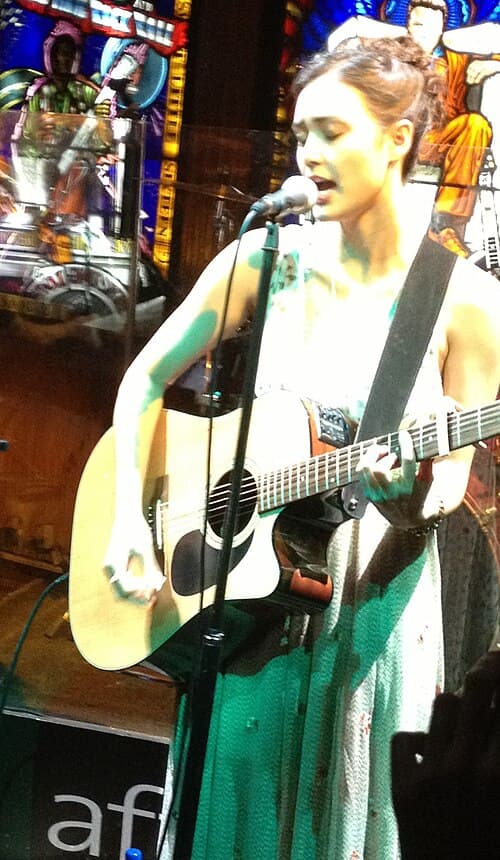 Dia Frampton