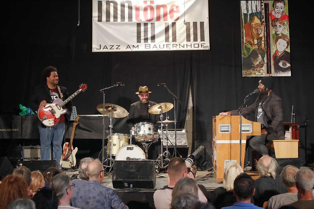 Delvon Lamarr Organ Trio